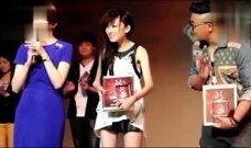 娱乐吃瓜女主持视频